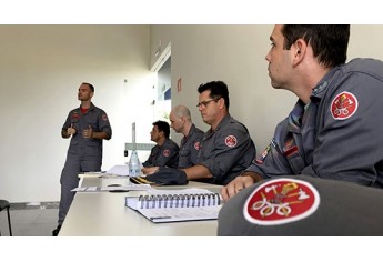 Encontro do comando do 14º Grupamento dos Bombeiros aconteceu nesta quinta-feira, em Adamantina (Foto: Siga Mais).
