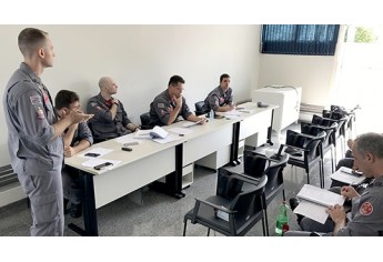 Encontro do comando do 14º Grupamento dos Bombeiros aconteceu nesta quinta-feira, em Adamantina (Foto: Siga Mais).