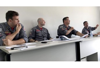 Encontro do comando do 14º Grupamento dos Bombeiros aconteceu nesta quinta-feira, em Adamantina (Foto: Siga Mais).