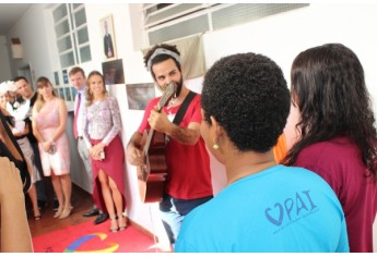 PAI Nosso Lar homenageia cantor e compositor Fernando Paloni da Silva, falecido em 2015 (Foto: João Vinícius | Grupo IMPACTO)