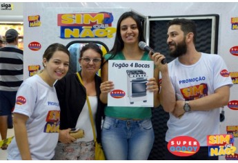 Godoy entrega moto e mais de 70 prêmios na cabine do Sim ou Não