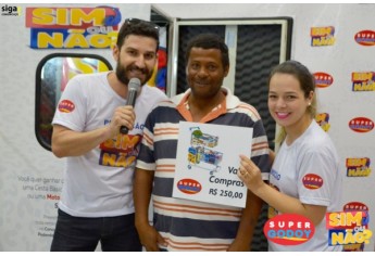 Godoy entrega moto e mais de 70 prêmios na cabine do Sim ou Não