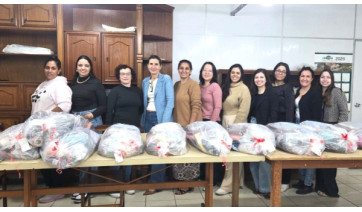 Fundo Social de Adamantina entrega kits de materiais para alunas do curso de costura básica