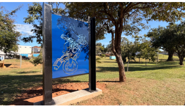 Em memória: Lurrique Ferrari é homenageado com monumento no Parque dos Pioneiros