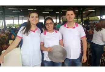 Rotaractianos auxiliando nos trabalhos do 26° Leilão de Gado da Casa dos Garotos (Assessoria de Imprensa).
