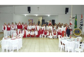 Legenda: Companheiros  e domadoras do Lions Clube de Adamantina (Foto: Assessoria de Imprensa).