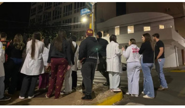 Estudantes de medicina da FAI cobram definição sobre internato; autarquia se manifesta