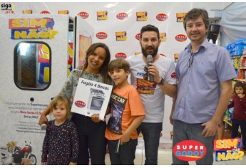 Godoy entrega moto e mais de 70 prêmios na cabine do Sim ou Não