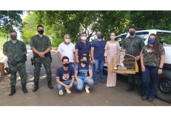 PM Ambiental e estudantes fazem interação com animais e soltura de pássaros em Mariápolis
