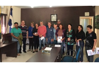 Reunião na Câmara Municipal de Mariápolis (Foto: Da Assessoria).