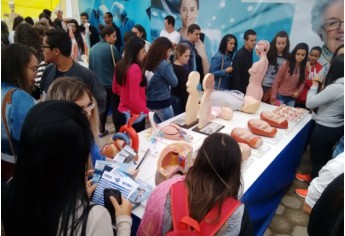 Com participação de 5 mil alunos de 42 cidades, acontece a Mostra de Profissões 2016 da UniFAI (Foto: Central de Comunicação).