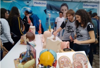Com participação de 5 mil alunos de 42 cidades, acontece a Mostra de Profissões 2016 da UniFAI (Foto: Central de Comunicação).