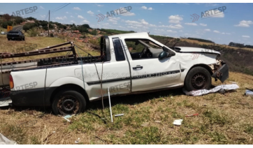 Motorista morre após capotamento na SP-294