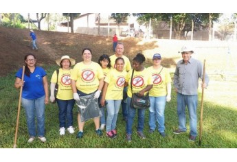 Atividade mobilizou equipes da prefeitura, voluntários e membros da comunidade do Jardim Brasil, em ação centrada na praça esportiva do bairro (Foto: Assessoria de Imprensa).