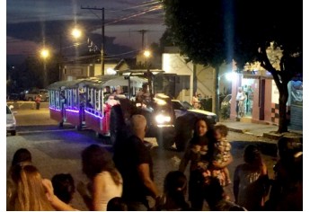 Chegada do Papai Noel em Adamantina, ontem (9), com a abertura da Casa do Papai Noel (Foto: Assessoria de Imprensa).