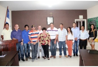 Pré-candidatos a prefeita e vereadores durante convenção no sábado (Foto: Reprodução/Jornal O Povo).