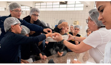 Nutrição da FAI promove oficina sobre alimentação saudável com estudantes do ensino fundamental 
