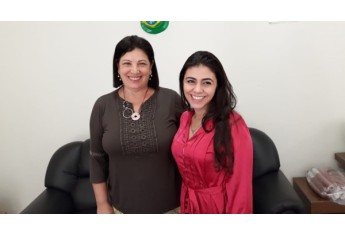 A diretora regional do CPP de Adamantina, Marlene Ribeiro Esteves, e a Gerontóloga Caroline Melegari (Da Assessoria).