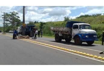 Novos redutores de velocidade são instalados na Avenida Moysés Justino da Silva (Foto: Cedida).