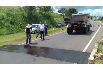 Novos redutores de velocidade são instalados na Avenida Moysés Justino da Silva (Foto: Cedida).