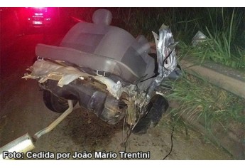 Acidente envolveu duas ambulâncias, uma van, um carro de passeio e uma moto, na SP-294, em Iacri (Foto: João Mário Trentini/Reprodução: Site Bastos Já).