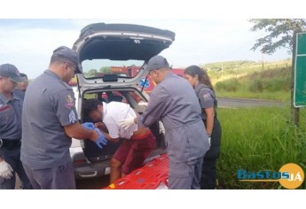Bandidos são presos após perseguição realizada pela Polícia Militar, na SP-294 (Foto: Site Bastos Já).