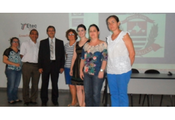 Ricardo Dourado dos Santos e representantes da Etec Eudécio Luiz Vicente (Foto: Cedida).