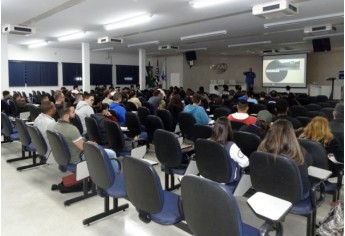 Alunos puderam ampliar o conhecimento adquirido em sala de aula, com palestra sobre gerenciamento de projetos na construção civil (Foto: Da Assessoria).