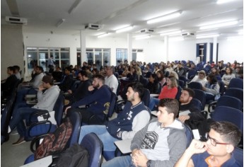 Alunos puderam ampliar o conhecimento adquirido em sala de aula, com palestra sobre gerenciamento de projetos na construção civil (Foto: Da Assessoria).