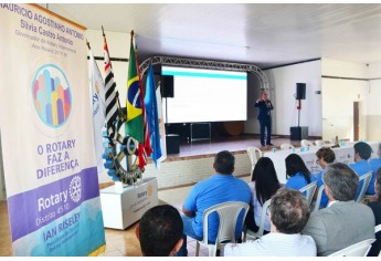 José Luiz Toro da Silva ministrou o Seminário (Foto: Assessoria de Imprensa/ Rotary Club de Adamantina).
