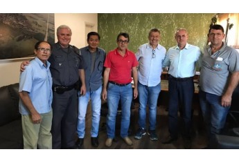 Encontro em Parapuã, com prefeito e vereadores (Foto: Da Assessoria).