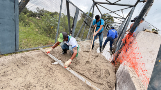 Segunda passarela do viaduto da Joaquim Nabuco recebe concretagem do novo piso 