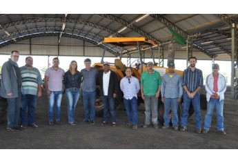 Autoridades e produtores rurais no lançamento da Patrulha Agrícola (Foto: Assessoria de Imprensa)