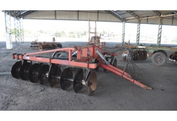 Programa disponibiliza tratores e implementos a pequenos e médio produtores rurais (Foto: Assessoria de Imprensa).