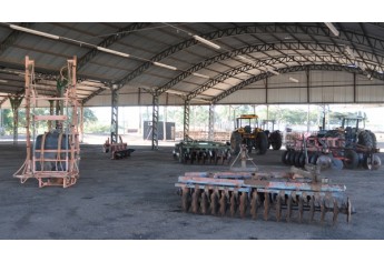 Programa disponibiliza tratores e implementos a pequenos e médio produtores rurais (Foto: Assessoria de Imprensa).