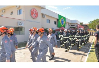 Pelotões do 14º Grupamento em deslocamento durante solenidade (Foto: Cedida).