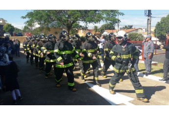 Pelotão do 14º Grupamento em deslocamento durante solenidade (Foto: Cedida)