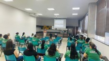 Cocipa aplica treinamento de ergonomia para operadores de caixa