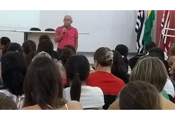 Planejamento para 2018 envolveu equipes das EMEIs Ciclo I da rede municipal de ensino de Adamantina (Foto: Da Assessoria).