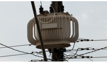 Pombas provocam desligamento da rede elétrica e entorno fica sem energia no centro de Adamantina 