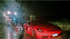 Polcia Rodoviria encontra Porsche Boxster abandonado na rodovia SP-425 em Presidente Prudente