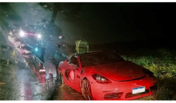 Polícia Rodoviária encontra Porsche Boxster abandonado na rodovia SP-425 em Presidente Prudente