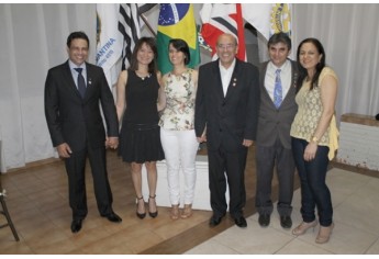 Wagner Dantas e Dra. Alessandra durante posse ao Rotary de Adamantina (Foto: Asses. Imprensa/Rotary Club de Adamantina).
