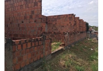 Obras foram licitadas em 2009 e paralisadas em 2011 pela empresa ganhadora da licitação. Agora, uma nova licitação vai tentar retomar a obra (Foto: Siga Mais).