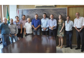 Prefeito se reúne com secretários, vereadores e Mauro Bragatto (Foto: Assessoria de Imprensa).