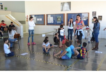 Participantes do ProEduc FAI nos jogos educativos contra o aedes aegypti (Foto: Daniel Torres).
