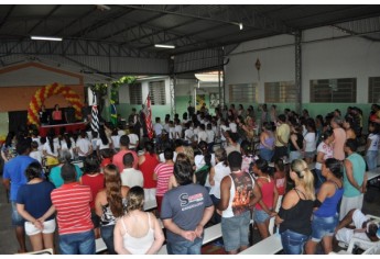 Estudantes são alvo de programa desenvolvido pelo Corpo de Bombeiros, que formou nova turma na EMEF Teruyo Kikuta (Foto: Assessoria de Imprensa).