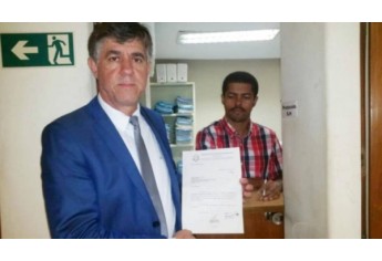 Protocolo do Programa Estadual Cidade Legal, voltado à revalidação da declaração de conformidade urbanística e ambiental do núcleo habitacional do Bairro Lagoa Seca (Foto: Assessoria de Imprensa).