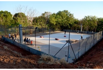 Skatistas recuperam quadra, fazem melhorias e criam espaço para treinos