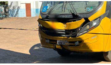 Servidor municipal morre após ser prensado contra estrutura metálica ao tentar segurar ônibus 